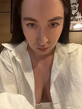 holly_play (F young) - pinch nipples in KFC