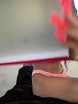 feetvibe (F young) - Pussy getting wet and wetter