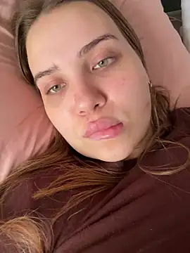 kiliananoir (F teen) - Show nipples