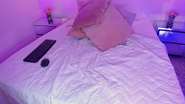 camilaa7 (F young) - I fuck my pussy without panties