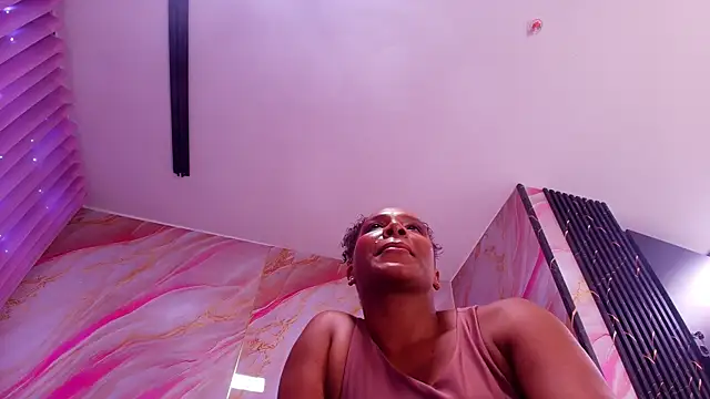 sofi_decker (F milf) - SHOW  SQUIRT
