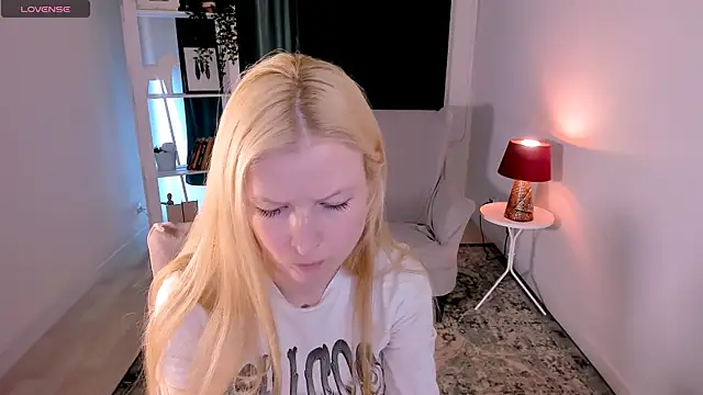 laly_peach - Laly_Peach's free webcam - UK Sex Cams