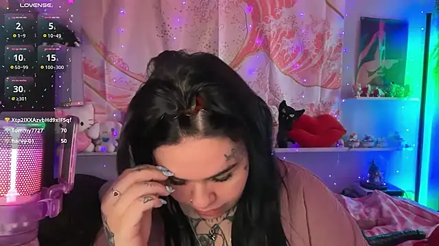 BigBootyHolly webcam