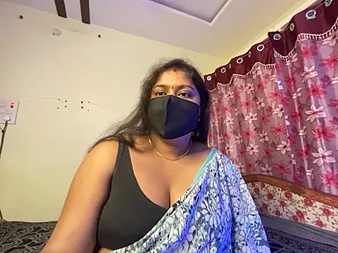 LouleyRani_ webcam