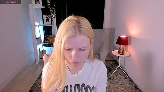 Laly_Peach webcam