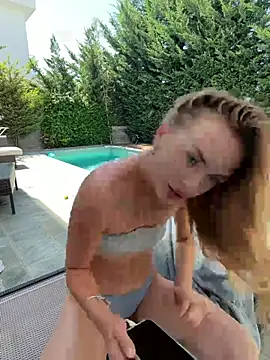 ElenaRebelle webcam