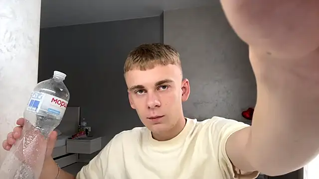 SoloFury live cam on StripChat