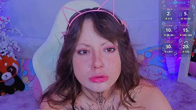 EricaMoonn webcam