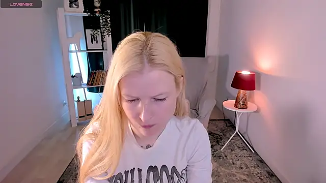 Laly_Peach webcam
