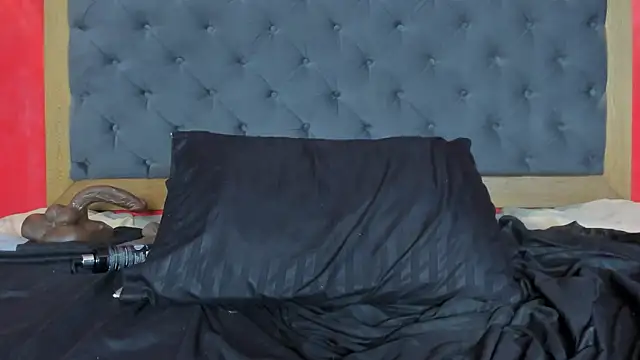 YayaHilton webcam