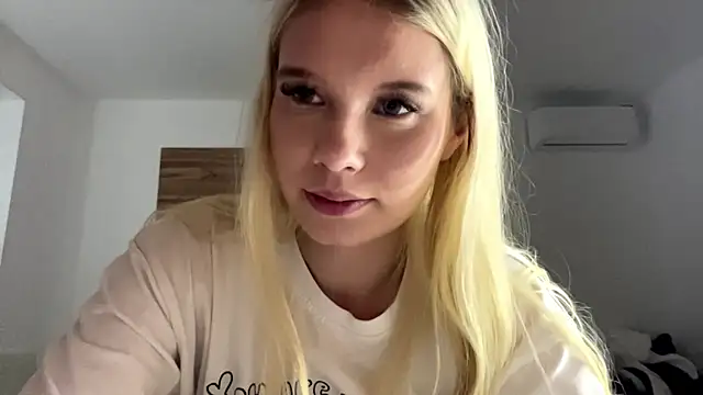 CarmellaCerra webcam