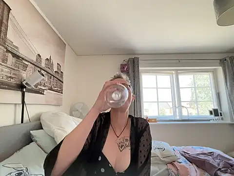 Curvy-Jinx webcam