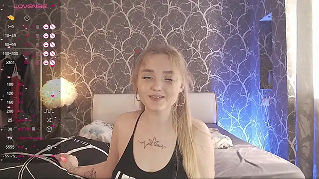 MiaMiaMeow webcam