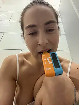 Holly_Play webcam