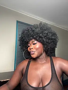 WomanNextdoor1 webcam