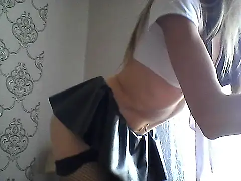 Littlecatme live cam on StripChat