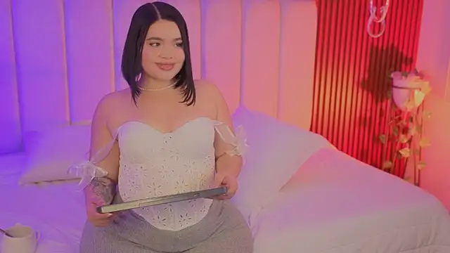 SofiaCortes4 live cam on StripChat