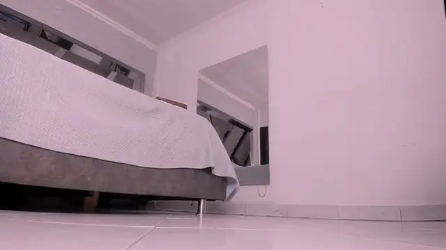 Radiant_Naomi webcam