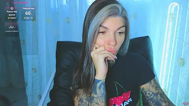 tattooedBabyy webcam