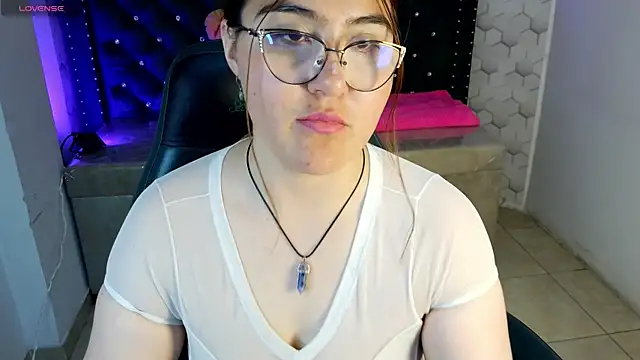 conniejames_m webcam