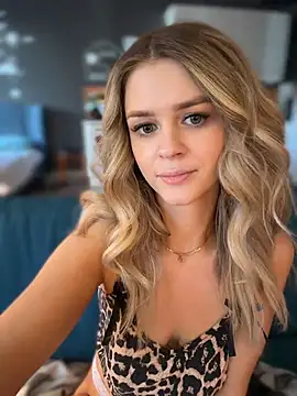 Love_Bri webcam