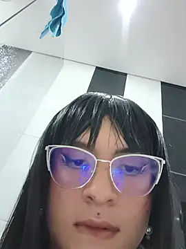 kiitygirl (T teen) - vibrate dick