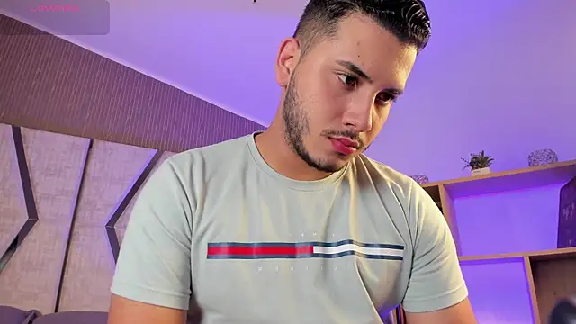 Axel_grey_ live cam on StripChat