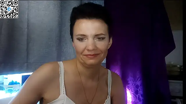 HotMamaQueen234 webcam