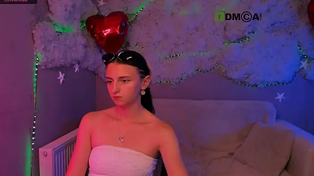 caroline_honeyy (G teen) - flash tits Caroline