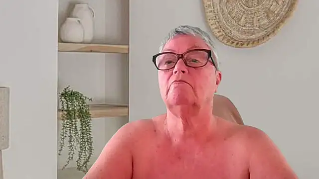 Mystery-Grandmother webcam