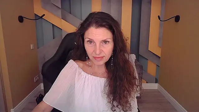 EllaLong webcam