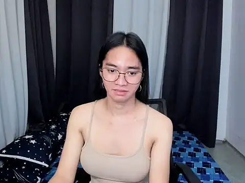 AsianPetiteMarian webcam