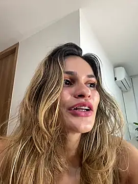 cuteluci_ webcam