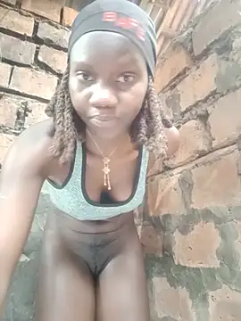 Black_juicy24 webcam