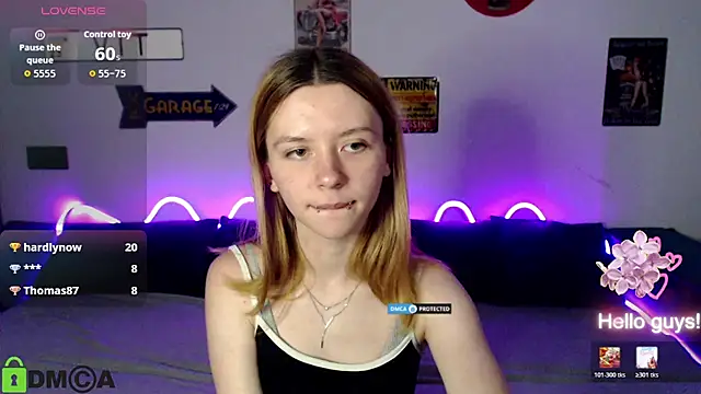 CarolInWonderland webcam