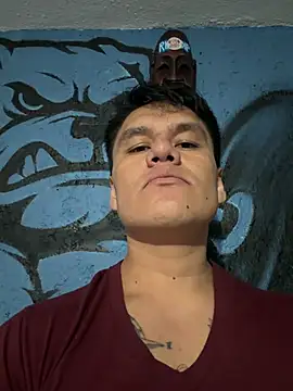 LatinoLeones webcam