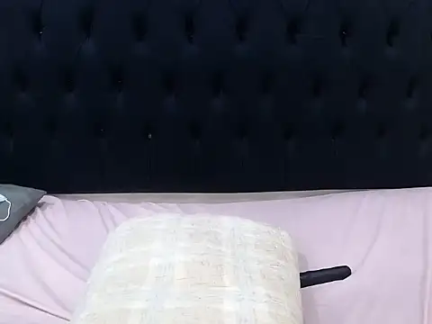 LilacKiss webcam