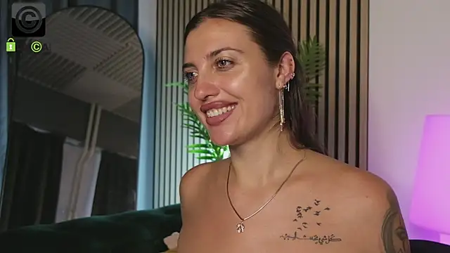 ema_reese - Ema_Reese's free webcam - UK Sex Cams