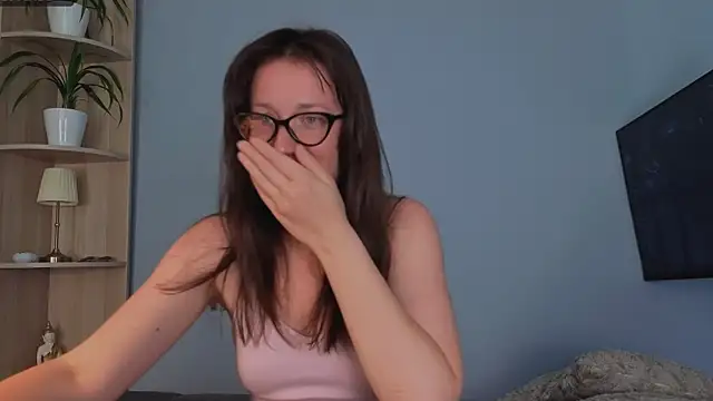 goldencrystall - GoldenCrystall's free webcam - UK Sex Cams