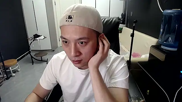 yichen008 live cam on StripChat