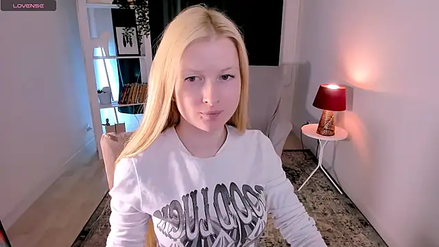 laly_peach - Laly_Peach's free webcam - UK Sex Cams