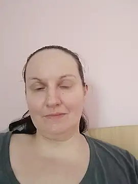 BustyLadyAlma webcam