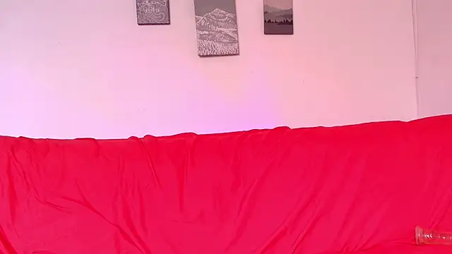 Nikki__uwu live cam on StripChat