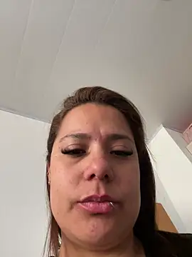 Pretty__Milf webcam