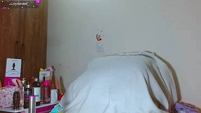 valeria_saenz_25 - Valeria_Saenz_25's free webcam - UK Sex Cams