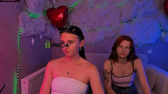 caroline_honeyy live cam on StripChat