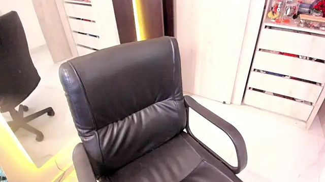 BellaFlaming webcam
