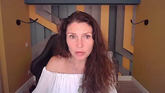 EllaLong webcam