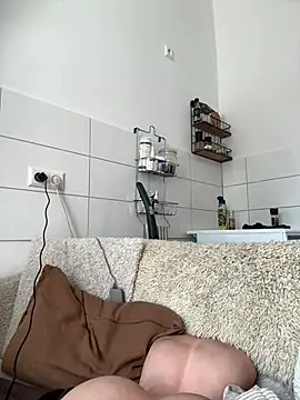 SkinnyLilly webcam