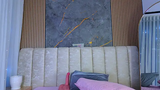 mia_scot webcam